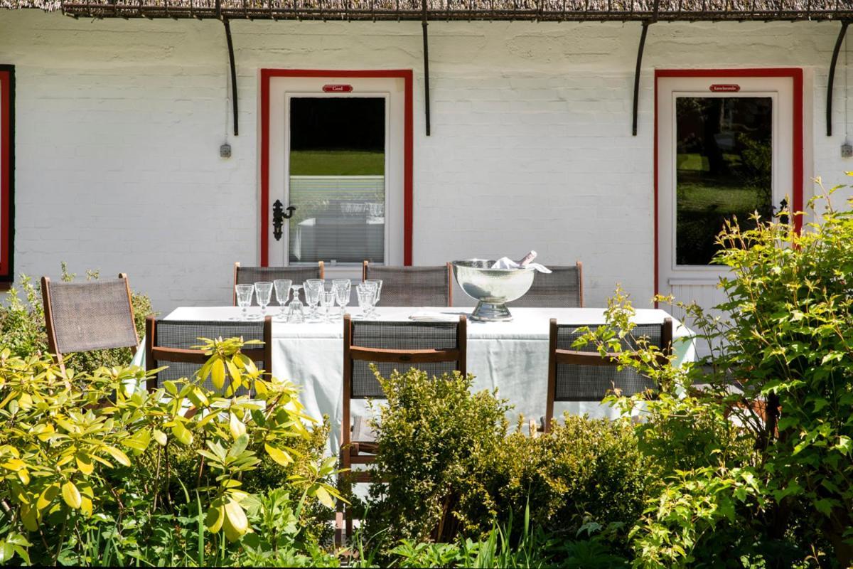 Reetdachhaus Mit Naehe Zur Ostsee, Aussensauna, Spielplatz & Grossem Garten Manhagen Zewnętrze zdjęcie