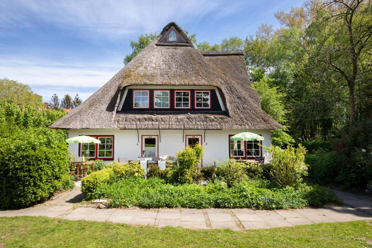 Reetdachhaus Mit Naehe Zur Ostsee, Aussensauna, Spielplatz & Grossem Garten Manhagen Zewnętrze zdjęcie